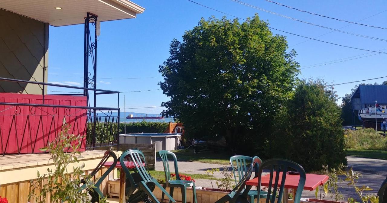 Auberge De La Rive De Charlevoix - Auberge De Jeunesse Familiale Pour Voyageurs De Tous Ages Saint-Joseph-de-la-Rive Εξωτερικό φωτογραφία
